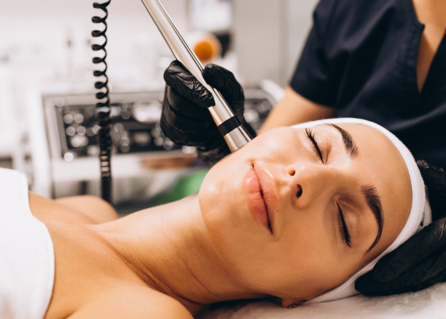 woman-making-beauty-procedures-beauty-salon 1